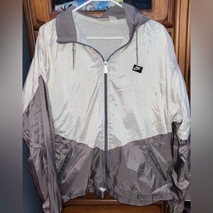 NIKE brown/white windbreaker hoodie. Size L. Like new condition. loose fit.